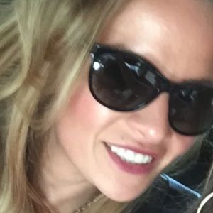 Meet your Posher, Corrine